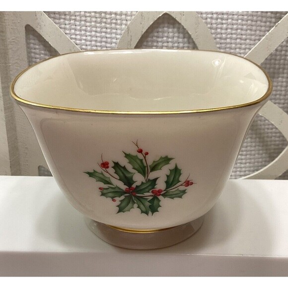 Lenox Christmas Holly Berry Candy Dish 24K Gold Rim Hand Painted Made In The USA - Picture 1 of 9